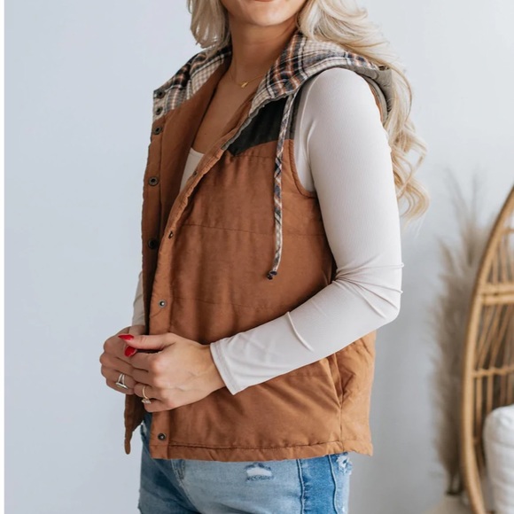 NWT Hem & Thread Plaid Contrast Camel Puffer Hooded Vest Hoodie - Picture 7 of 7
